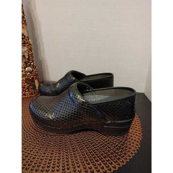 Dansko XP 2.0 Clogs Size 38 - Picture 3 of 5